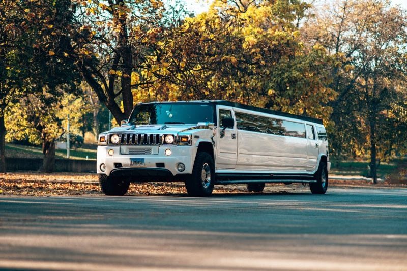 Costs and benefits of renting stretch limousine in Chicago